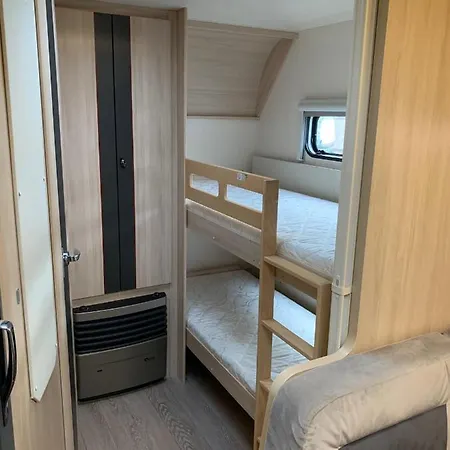 Przyczepy Vip - Osrodek Na Klifie Village - Helska 11 *