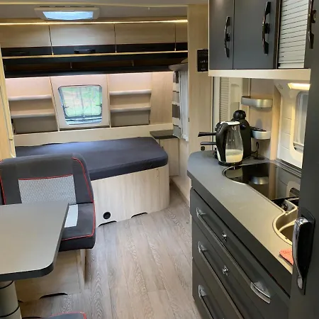 Przyczepa Kempingowa Hobby Premium, Ul. Helska 11 *