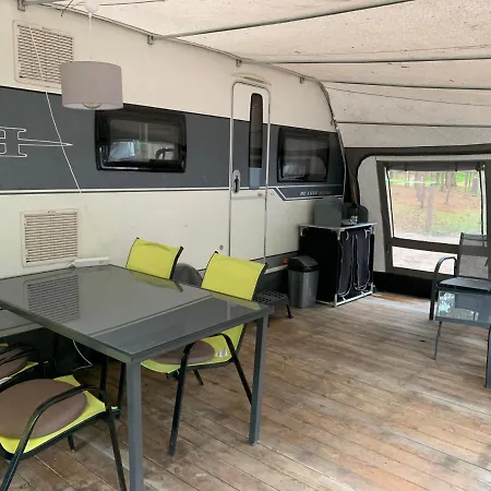 Przyczepa Kempingowa Hobby Premium, Ul. Helska 11 * Hel