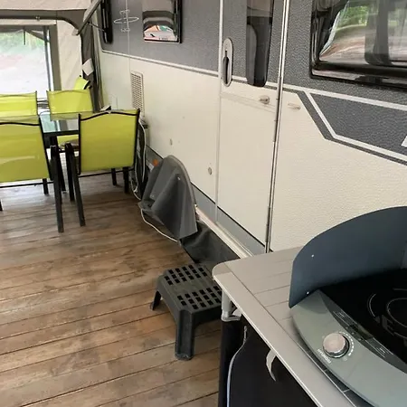 Przyczepy Vip - Osrodek Na Klifie Village - Helska 11 *