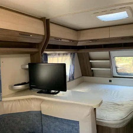 Przyczepy Vip - Osrodek Na Klifie Village - Helska 11 *