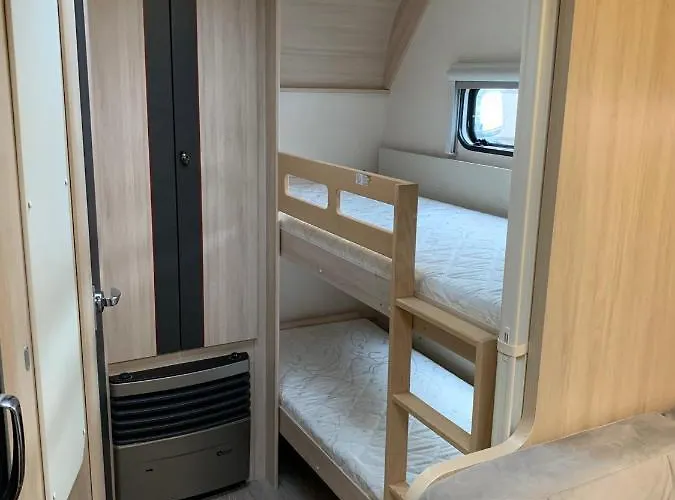 Przyczepy Vip - Osrodek Na Klifie Village - Helska 11 *