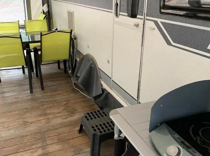 Przyczepy Vip - Osrodek Na Klifie Village - Helska 11 *