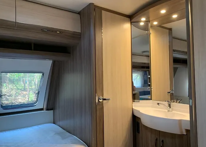 Przyczepy Vip - Osrodek Na Klifie Village - Helska 11 Kemp *